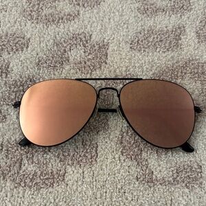 Stylish Aviator Sunglasses with Rose Gold Lenses